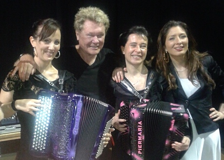 harry williams avec l'accordéoniste stéphanie rodriguez